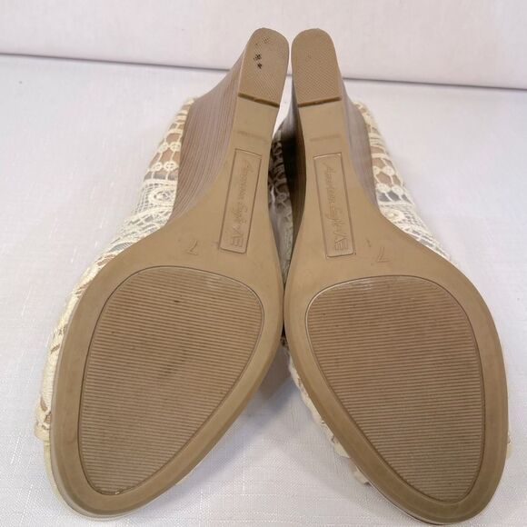 Cream Lace Peep-Toe Wedges Size 7 GUC - Picture 6 of 6